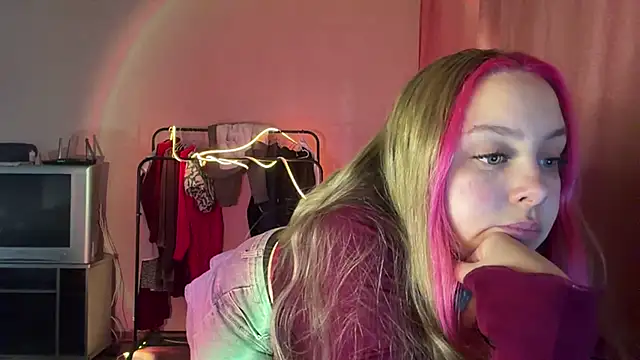 ZoraDearmon online show from February 5, 2026, 9:30 pm