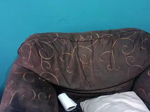 latinomoreno95 online show from January 5, 2026, 6:33 pm