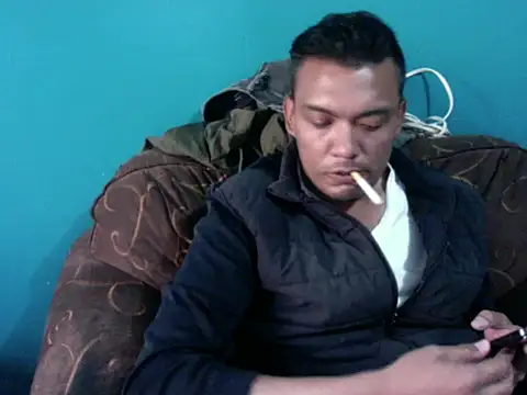 latinomoreno95 online show from May 8, 2026, 6:57 pm
