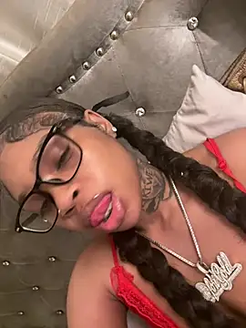 cumforyannna online show from April 17, 2026, 9:56 am