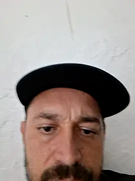 Johnnyhotlatmale online show from January 13, 2026, 8:41 am