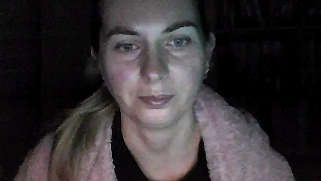 Snapshot of VikiLove765 chatting on January 9, 2026, 12:02 am VikiLove765 online show from January 9, 2026, 12:02 am