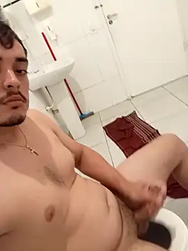 Juninho18c online show from April 20, 2026, 5:05 pm