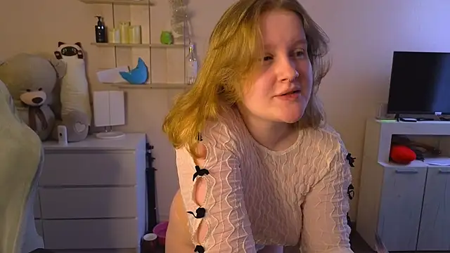 Ol1via online show from April 23, 2026, 3:19 am