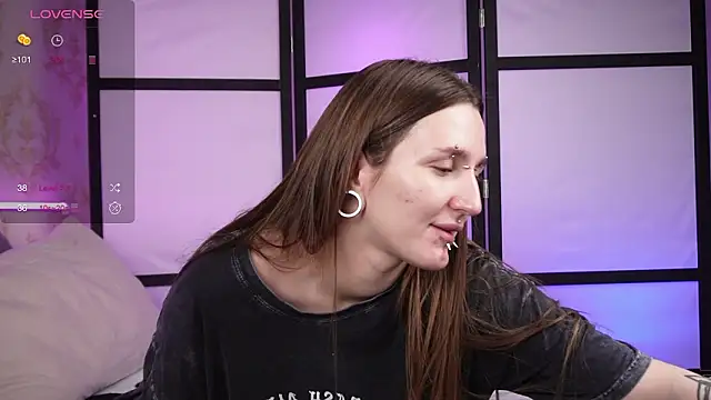 Alice Goth online show from March 13, 2026, 10:55 am