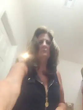 HotAzMilf online show from June 4, 2026, 10:27 pm
