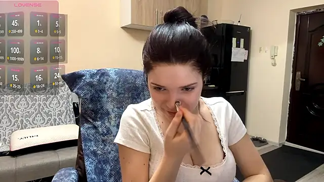 Snapshot of RiaDendy chatting on February 17, 2026, 4:24 pm RiaDendy online show from February 17, 2026, 4:24 pm