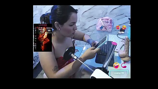 zaraluxx1 online show from January 15, 2026, 11:52 pm