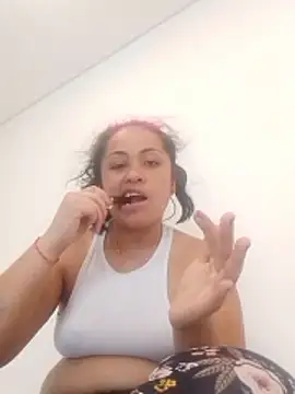 Luli2401 online show from January 9, 2026, 4:32 pm