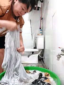 donaaa2 online show from February 15, 2026, 2:19 am