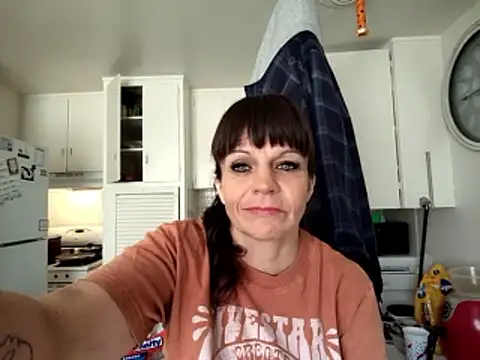 Petitegreeneyez69 online show from June 8, 2026, 4:18 pm