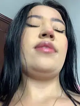 DulcePiink online show from February 15, 2026, 7:43 pm