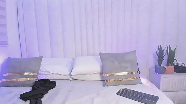 nicol moons online show from February 13, 2026, 4:19 am