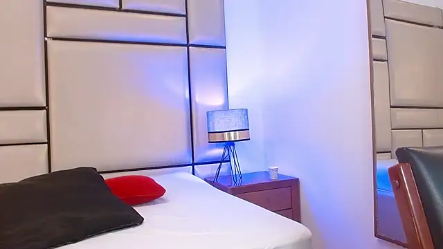 alejandra loppez online show from February 4, 2026, 7:42 pm