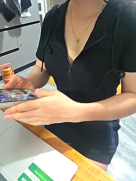 moon baby99 online show from April 2, 2026, 1:47 am