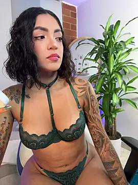 Snapshot of SofyDreammy chatting on May 12, 2026, 11:35 pm SofyDreammy online show from May 12, 2026, 11:35 pm