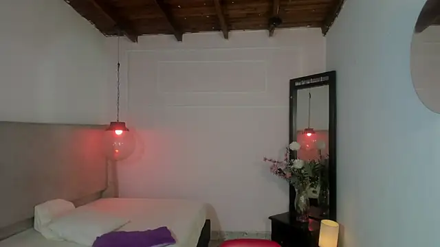 ZoeFox5 online show from February 13, 2026, 11:28 am