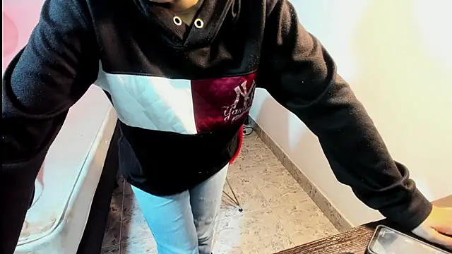 ZoeFox5 online show from February 20, 2026, 12:16 pm