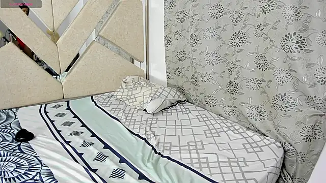 bamby kittyy online show from February 13, 2026, 11:45 pm