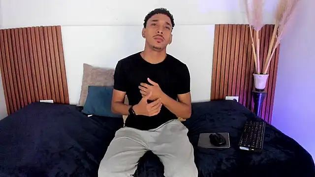 Julian Dark  online show from February 10, 2026, 4:16 am