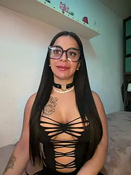sweetxlayla online show from July 1, 2026, 11:23 am