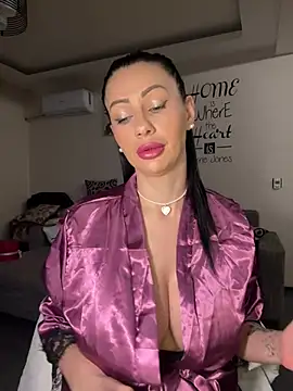 IRISWHITE17 online show from February 10, 2026, 5:33 am