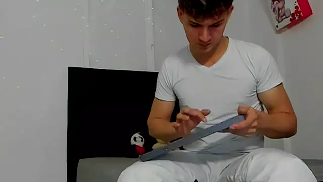 camilo model online show from May 16, 2026, 2:41 am