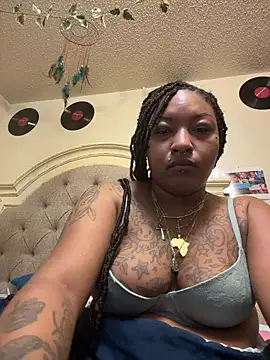 Snapshot of Egyptian_reign chatting on January 7, 2026, 10:12 pm Egyptian reign online show from January 7, 2026, 10:12 pm