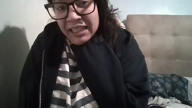 bellakay19 online show from February 8, 2026, 6:44 pm