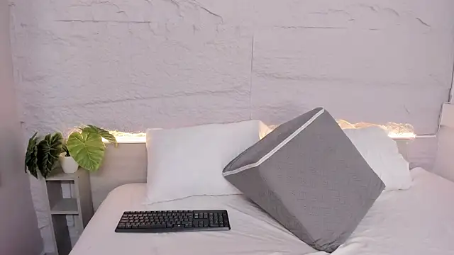 lanna 18  online show from March 27, 2026, 11:43 am