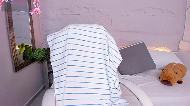 lanna 18  online show from April 11, 2026, 11:36 am