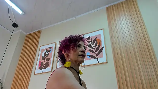 Dalila Najjar  online show from January 13, 2026, 2:22 pm