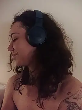 Dirty Pink online show from February 9, 2026, 9:13 am