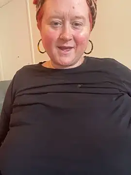 BustyRedxx online show from June 5, 2026, 9:26 am
