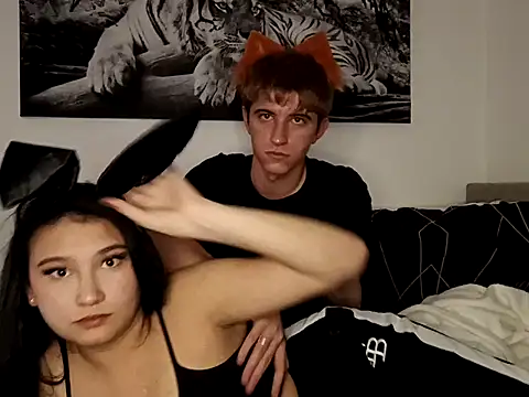 foxandbunny1 online show from January 8, 2026, 6:21 pm