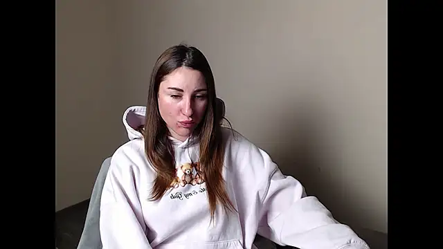 Snapshot of cammila_horn chatting on February 3, 2026, 6:11 am cammila horn online show from February 3, 2026, 6:11 am