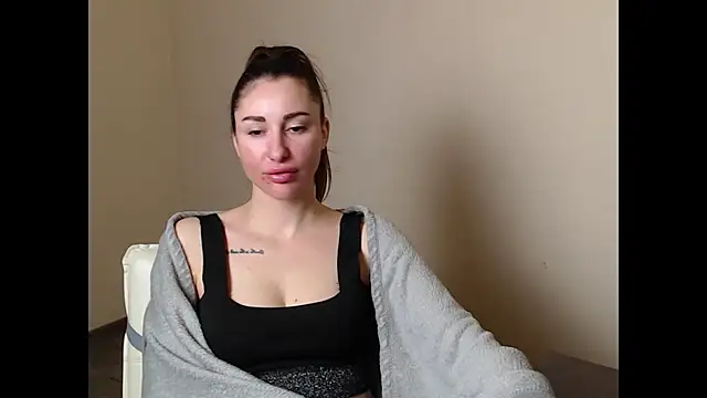 Snapshot of cammila_horn chatting on February 3, 2026, 6:40 am cammila horn online show from February 3, 2026, 6:40 am