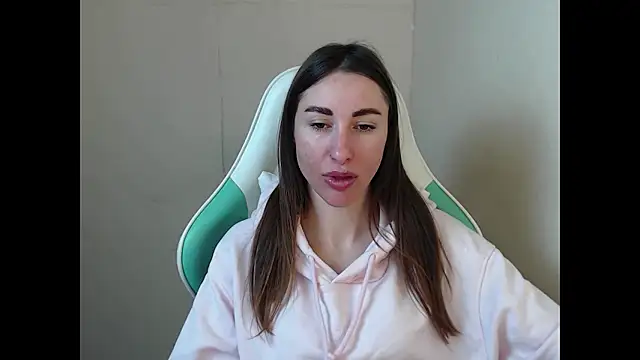 Snapshot of cammila_horn chatting on March 9, 2026, 7:01 am cammila horn online show from March 9, 2026, 7:01 am