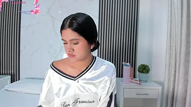 NatashaTaylor1 online show from April 6, 2026, 11:05 pm