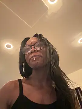 xouniq online show from April 2, 2026, 4:21 am