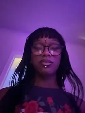 xouniq online show from April 8, 2026, 12:10 am