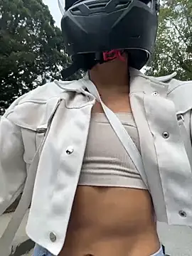 Snapshot of TaylorrHill chatting on February 28, 2026, 6:31 pm TaylorrHill online show from February 28, 2026, 6:31 pm