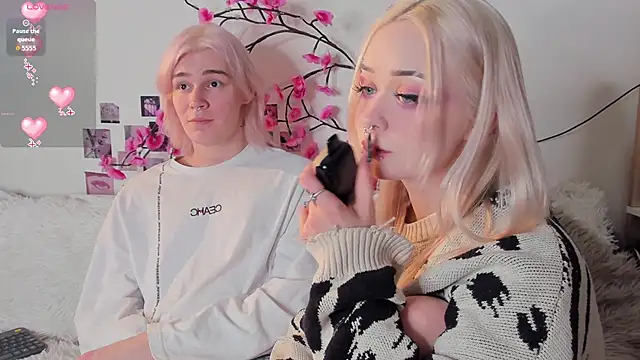 SweetheartsFriends online show from April 1, 2026, 9:23 pm