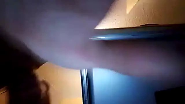 Snapshot of Erz84 chatting on October 9, 2025, 10:41 pm Erz84 online show from October 9, 2025, 10:41 pm