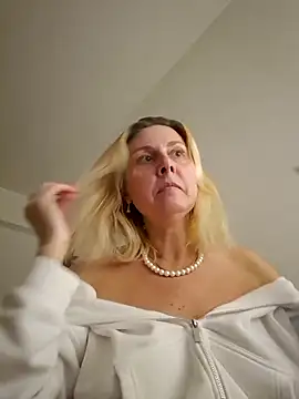 Amelia9798 online show from March 2, 2026, 7:32 pm