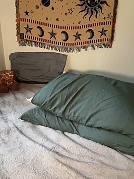 teenyblossom online show from April 3, 2026, 12:47 pm