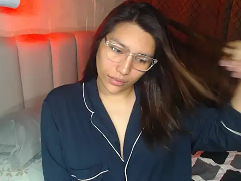 Snapshot of HeatWithHolly chatting on February 5, 2026, 12:21 pm HeatWithHolly online show from February 5, 2026, 12:21 pm