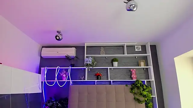 Snapshot of StephieRousee chatting on March 4, 2026, 6:30 am StephieRousee online show from March 4, 2026, 6:30 am