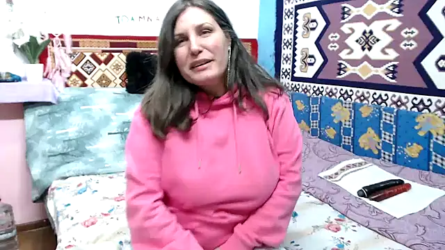 Adelinemilf online show from February 18, 2026, 11:50 am