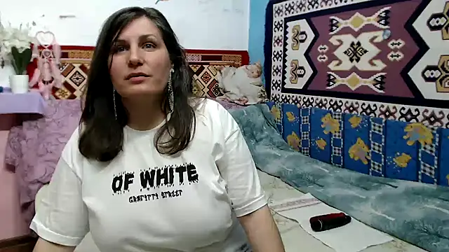 Adelinemilf online show from March 14, 2026, 2:33 pm